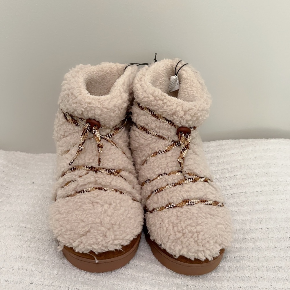 dearfoams Cream Sherpa Lace-Up Booties with Brown Suede Trim - Picture 8 of 12